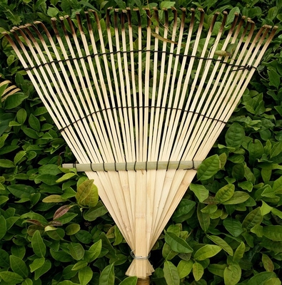 Ancinho de bambu feito a mão 1.40m 12 dentes para a lavagem seca e o jardim das folhas que limpam ancinhos de jardim naturais