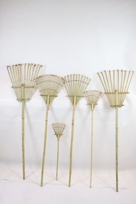 Ancinho de bambu feito a mão 1.40m 12 dentes para a lavagem seca e o jardim das folhas que limpam ancinhos de jardim naturais