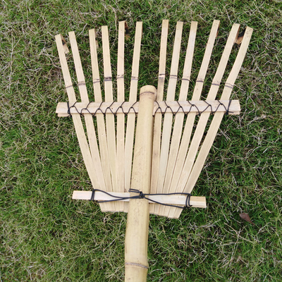Grade amigável feito a mão de 9 ancinhos de jardim de Eco do ancinho de bambu do dente 120cm
